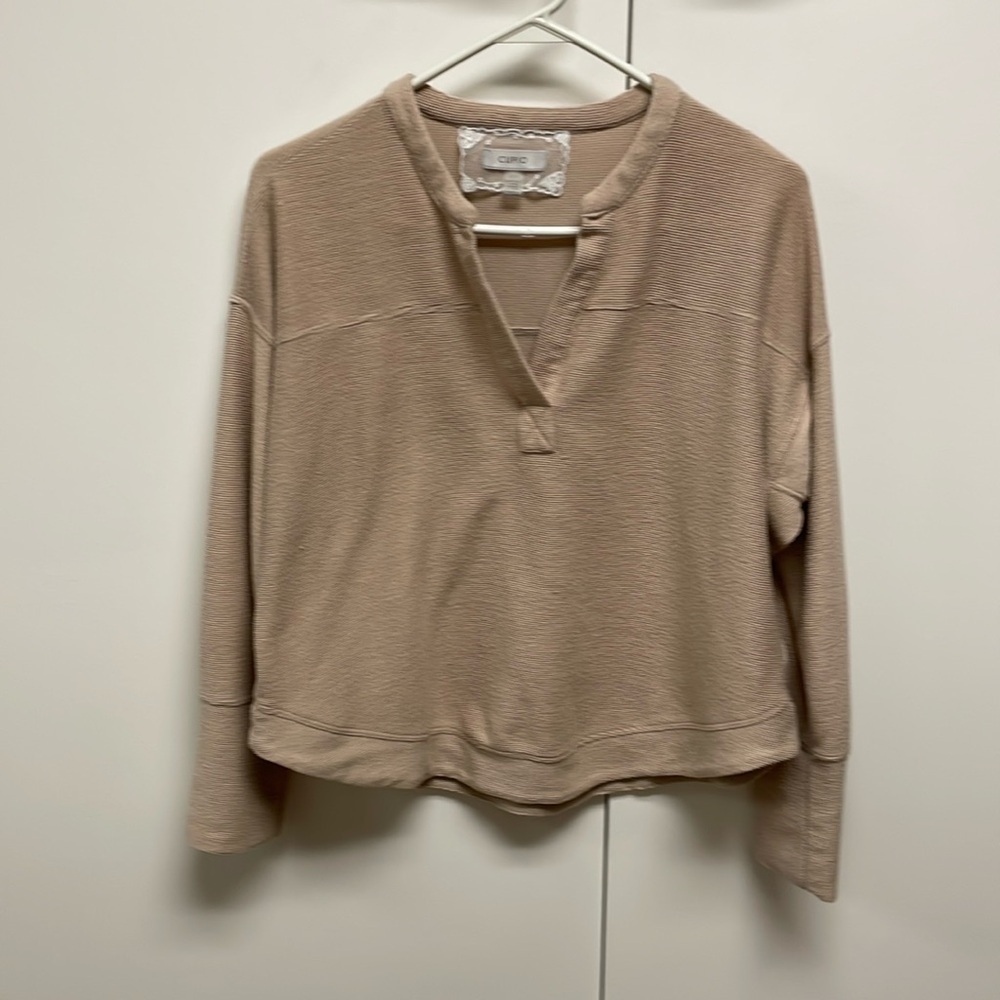 CUPIO Sweater shirt Cropped Oversized Beige Size Large V-neck polyester/spandex